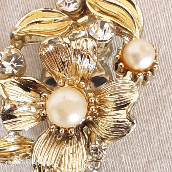 Lisner Earrings Gold Tone Pearly Beads & Rhinestone Flowers Clip Ons - Picture 7 of 11